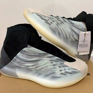 YEEZY QNTM Basketball